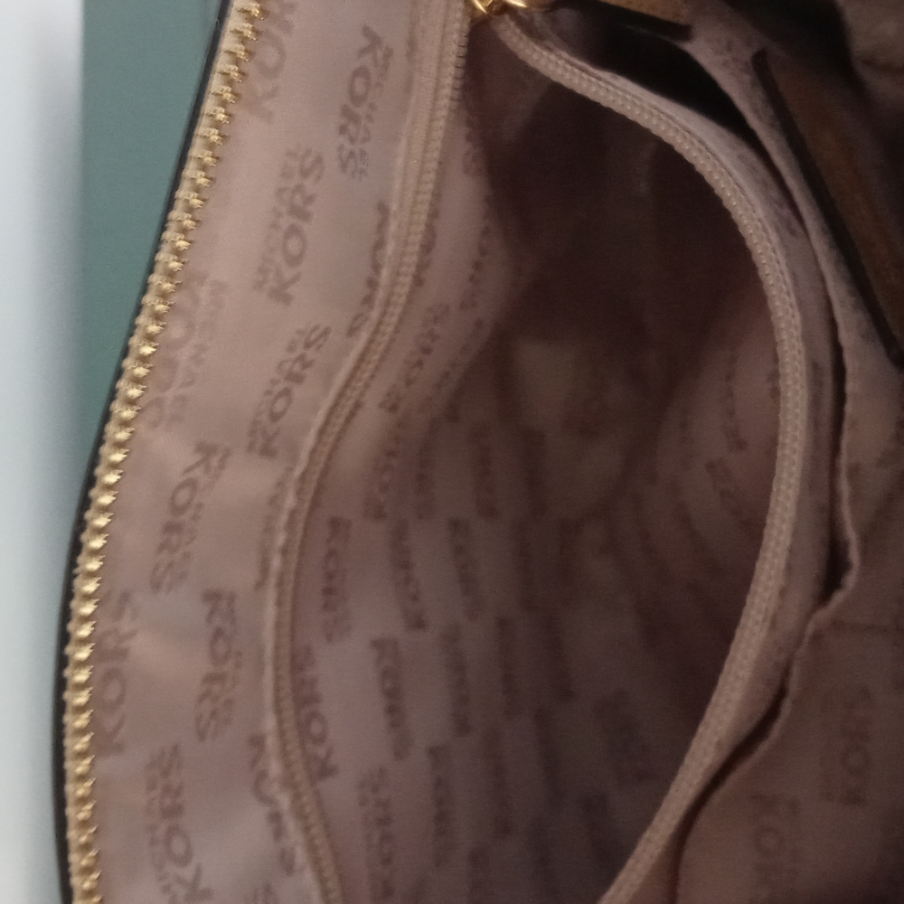 Michael Kors purse excellent condition - Picture 14 of 14